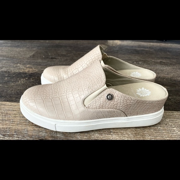 Yellow Box Slides - Picture 2 of 4